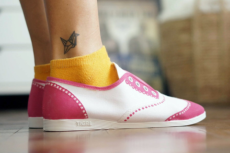Cómo pintar tus zapatillas / tenis de tela – acrílica para tela | Galletita Jengibre
